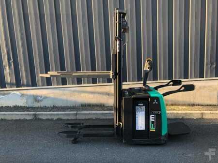 Stackers Stand-on 2023  Mitsubishi SBV12P (2)