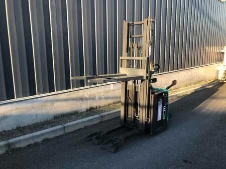 Stackers Stand-on 2023  Mitsubishi SBV12P (4)