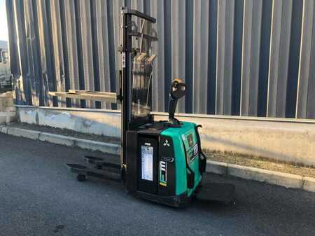 Stackers Stand-on 2023  Mitsubishi SBV12P (5)