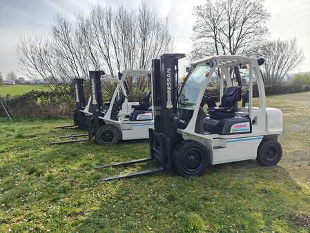 Diesel Forklifts 2015  Unicarriers YG1D2A30Q (1) 
