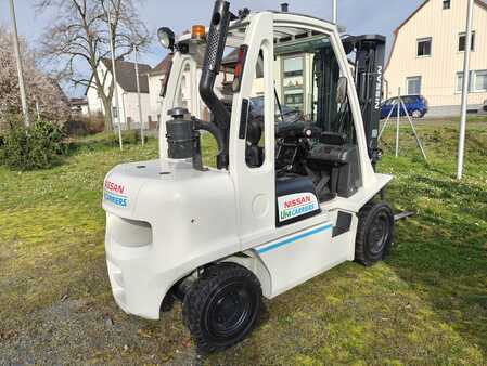 Diesel Forklifts 2015  Unicarriers YG1D2A30Q (4) 