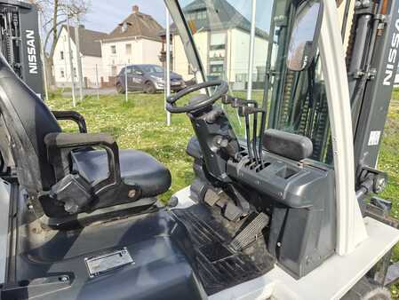 Wózki widłowe diesel 2014  Unicarriers YG1D2A30Q (7)