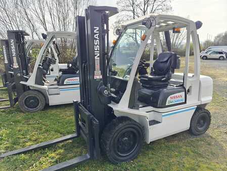 Diesel Forklifts 2014  Unicarriers YG1D2A30Q (2)