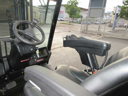 Hyundai D25B-9V