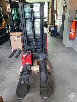 Pallet Stackers 2002  [div] BT Modell S16D (2)