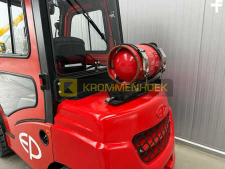 Gázüzemű targoncák 2022  EP Equipment CPQD 30 T8 (10)