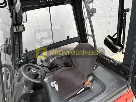 4-wiel elektrische heftrucks 2018  Linde E 30 L (8)