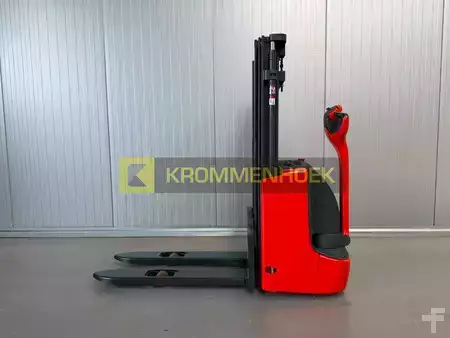 Ruční vysokozdvižný vozík 2008  Linde L 12 (1)