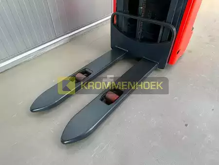Ruční vysokozdvižný vozík 2008  Linde L 12 (12)