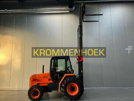 Rough Terrain Forklifts 2014  JCB 930-4 T4 (8)