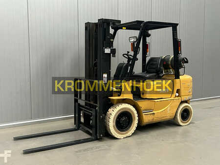 Empilhador a gás 2001  CAT Lift Trucks GP25K (2)