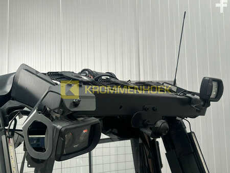 Elektryczne 4-kołowe 2021  Linde X 30 (13)