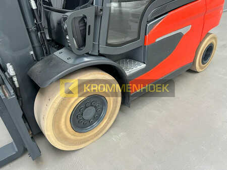 Elektryczne 4-kołowe 2021  Linde X 30 (14)