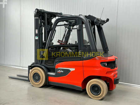 Elektryczne 4-kołowe 2021  Linde X 30 (2)