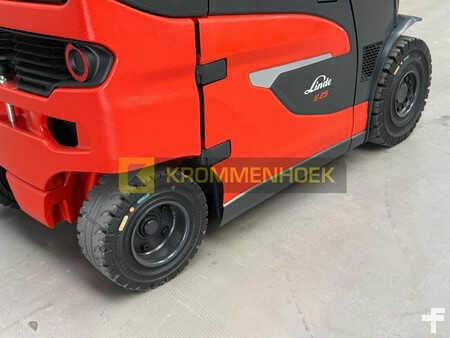 Elektryczne 4-kołowe 2024  Linde E 25 Triplex 7410 mm (11)