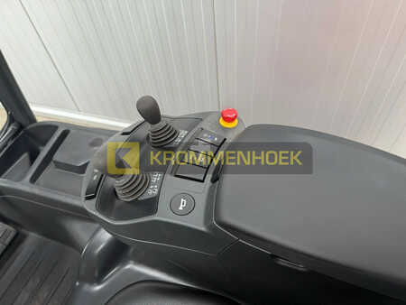 Elektryczne 4-kołowe 2024  Linde E 25 Triplex 7410 mm (16)