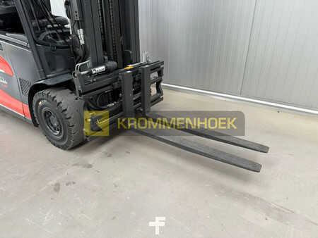Elektryczne 4-kołowe 2024  Linde E 25 Triplex 7410 mm (9)