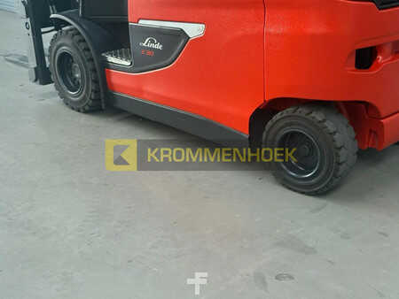 Elektryczne 4-kołowe 2023  Linde E 30 HL-01/600 (9)
