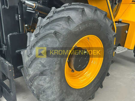 Empilhador todo-terreno 2023  JCB 940 (11)