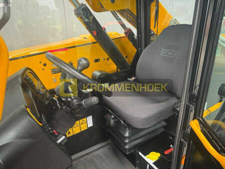 Telescopic forklift rigid 2023  JCB 525-60 Agri plus (11)