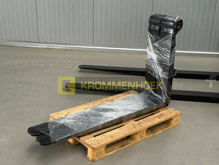 Empilhador diesel 2025  Manitou MI 100 D (9)