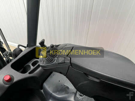 Elektryczne 4-kołowe 2020  Linde E 12 (14)