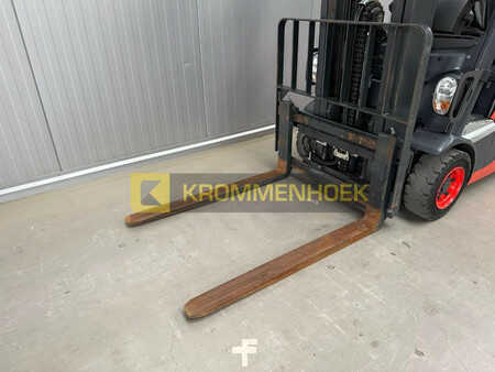 Elektryczne 4-kołowe 2020  Linde E 12 (9)