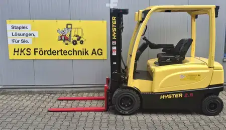 Elektro 4 Rad 2011  Hyster J2.5XN Advance (3)