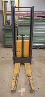 Magasemelésű béka - Incab Semi-Elektro Hochhubwagen (3)