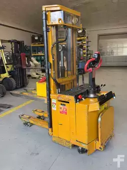Pallet Stackers 1999  Vestergaard C12i-FFTL mit Initialhub (2)