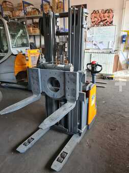 Stacker pedestre 2008  Still EGV 20 (1)