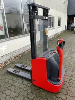 Hochhubwagen 2012  Linde L12i (2)