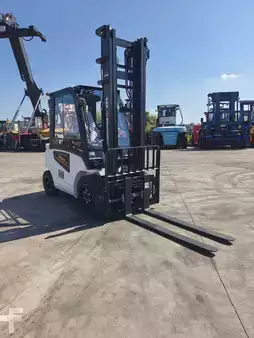 Elektrisk- 4 hjul 2026  EP Equipment EFL35 PRO (2)