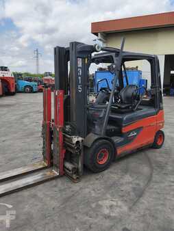 Carrelli elettrici 4 ruote 2015  Linde E30L-01 (1)