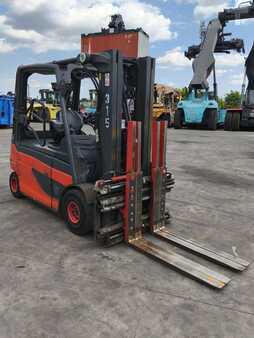 Carrelli elettrici 4 ruote 2015  Linde E30L-01 (2)