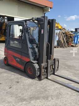Carrelli elettrici 4 ruote 2018  Linde E30L-01 (2)