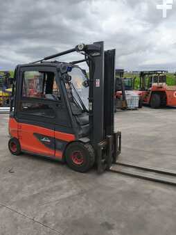 Carrelli elettrici 4 ruote 2018  Linde E30L-01 (2)