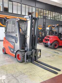 Carrelli elettrici 4 ruote - Linde E30SH (2)