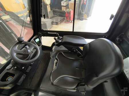 Carrelli elettrici 4 ruote - Linde E30SH (5)