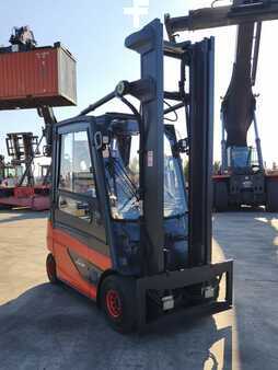 Carrelli elettrici 4 ruote 2019  Linde E30L-01 (2)