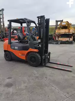 Dízel targoncák 2007  Toyota 02-7FDF25 (2)