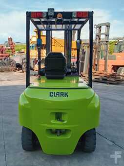4-wiel elektrische heftrucks 2019  Clark GEX50 (5)