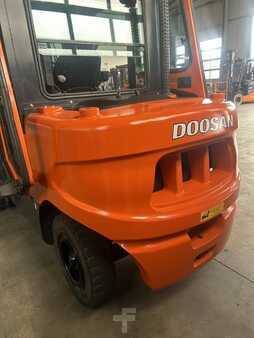 Chariots élévateurs diesel 2008  Doosan D45SC-5 (4)