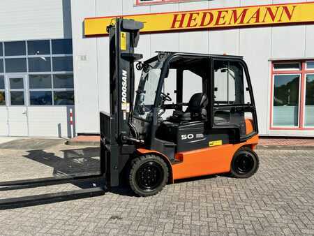 Chariots électriques à 4 roues 2018 Doosan B50X-5 Vollkabine (2)