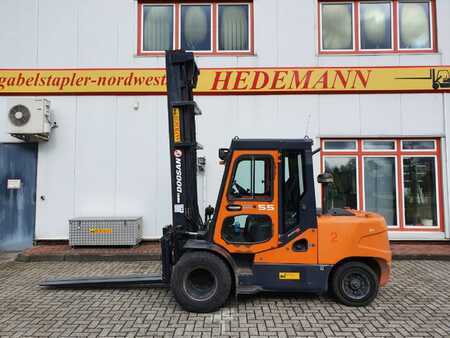 Chariot élévateur diesel 2010  Doosan D55SC-5 (1)