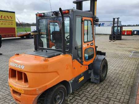 Chariot élévateur diesel 2010  Doosan D55SC-5 (3)