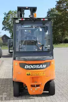 Elektro čtyřkolový VZV 2020 Doosan B35X-7 (4)