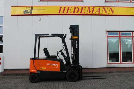 Chariots électriques à 4 roues 2021 Doosan B30X-7 (1)