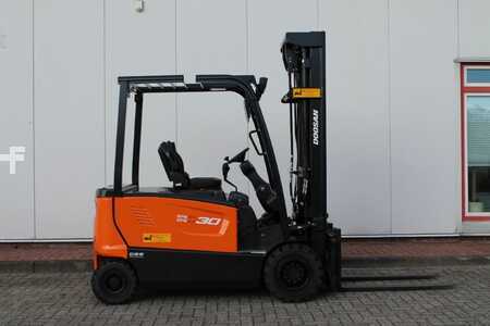 Chariots électriques à 4 roues 2021 Doosan B30X-7 (2)