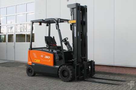 Chariots électriques à 4 roues 2021 Doosan B30X-7 (3)